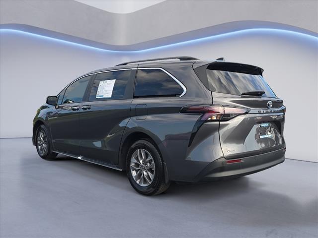 2025 Toyota Sienna XLE 8-Passenger