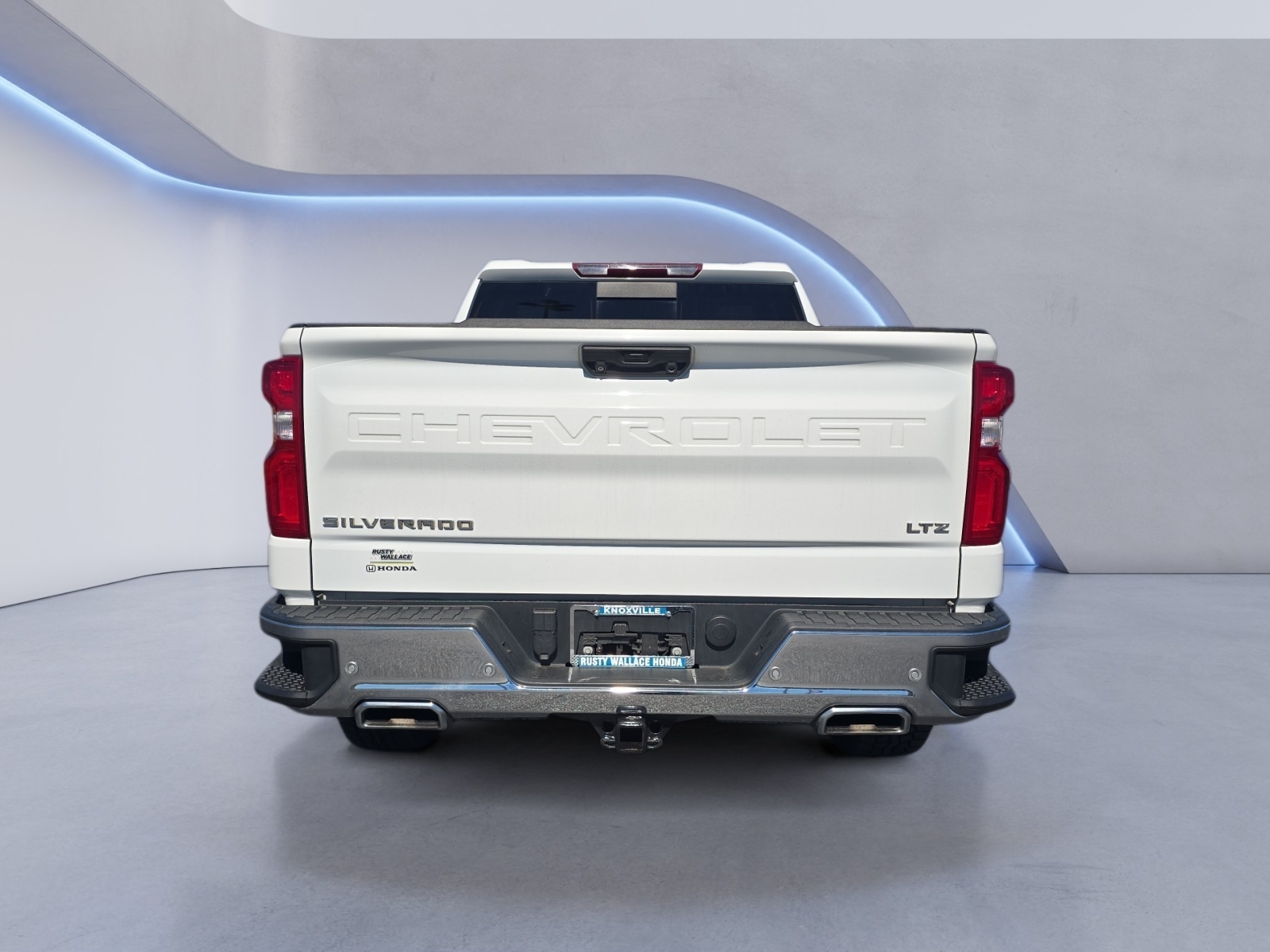 View vehicle photo 4