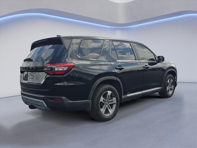 2024 Honda Pilot EX-L w/Rear Captain's Chairs
