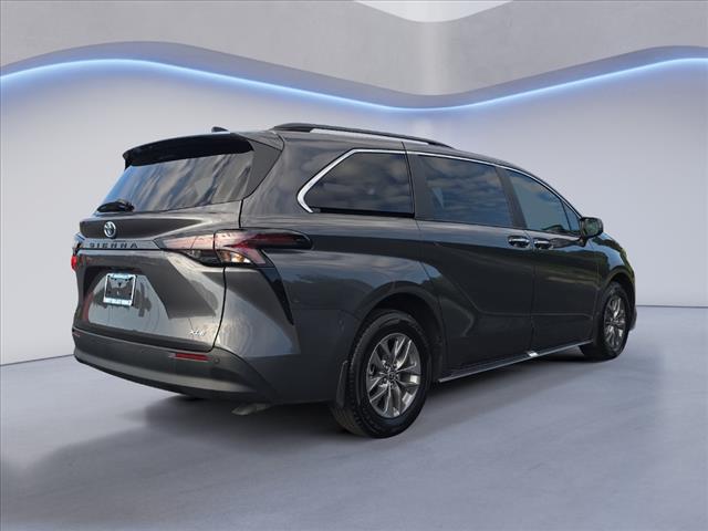 2025 Toyota Sienna XLE 8-Passenger