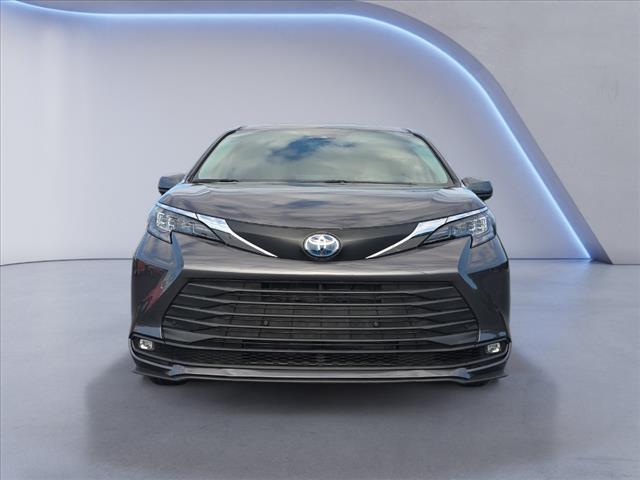 2025 Toyota Sienna XLE 8-Passenger