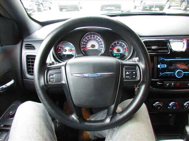 2013 Chrysler 200 LX - Photo 10