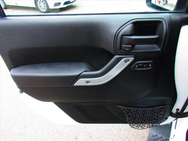 2014 Jeep Wrangler Unlimited Sahara - Photo 10