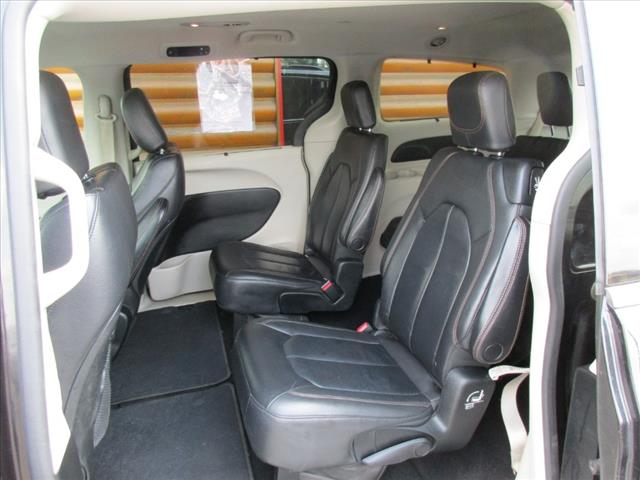 2017 Chrysler Pacifica Touring-L - Photo 10