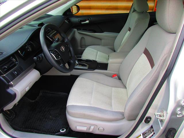 2014 Toyota Camry LE - Photo 10