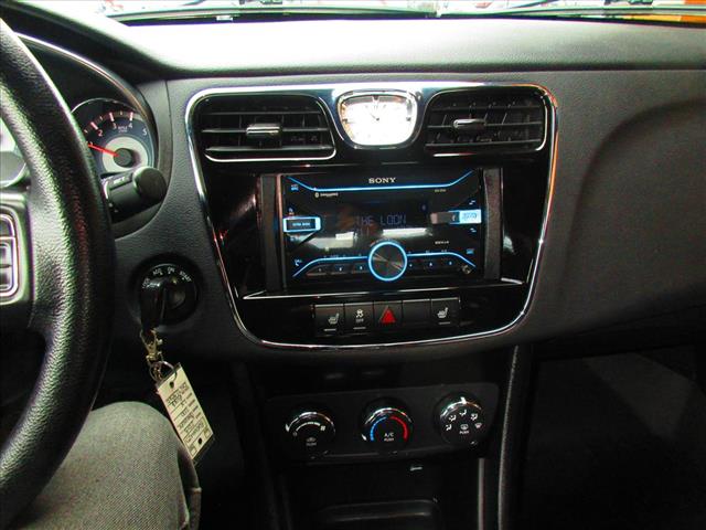 2013 Chrysler 200 LX - Photo 11