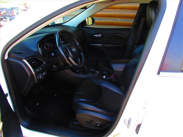 2019 Jeep Cherokee Latitude Plus - Photo 11