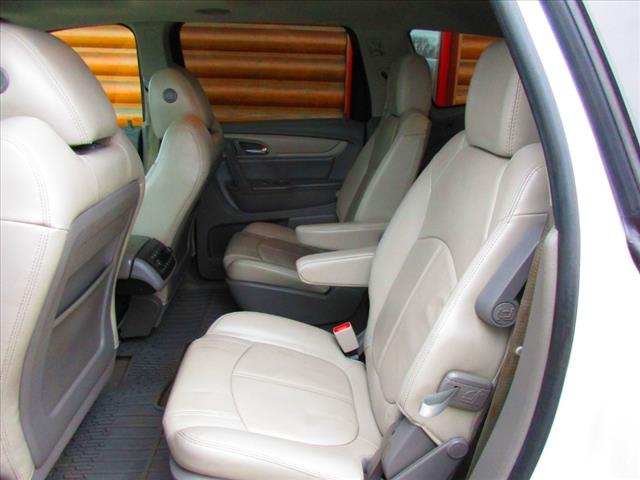 2017 Chevrolet Traverse LT - Photo 11