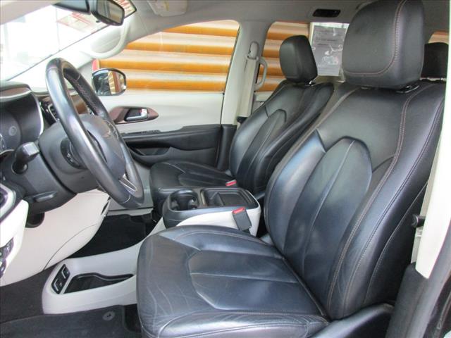 2017 Chrysler Pacifica Touring-L - Photo 11