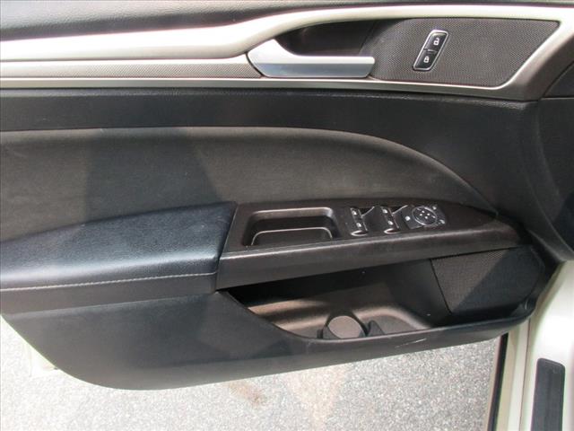 2017 Ford Fusion SE - Photo 11