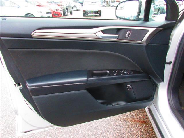 2017 Ford Fusion Hybrid SE - Photo 11