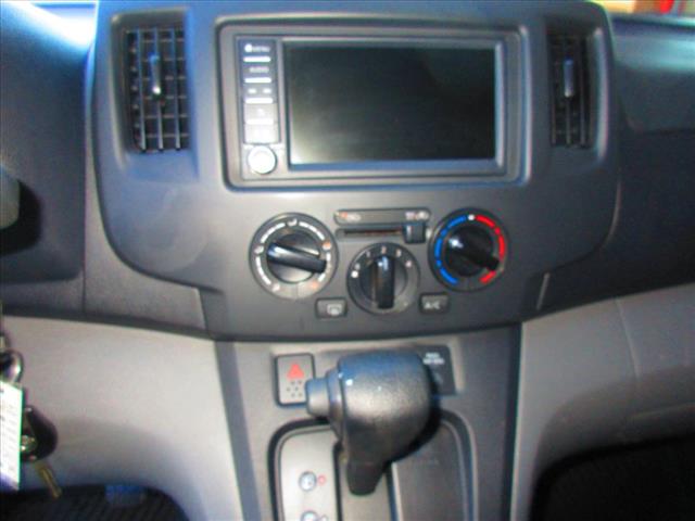 2020 Nissan NV200 SV - Photo 11