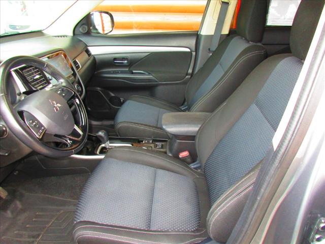 2017 Mitsubishi Outlander SE - Photo 11