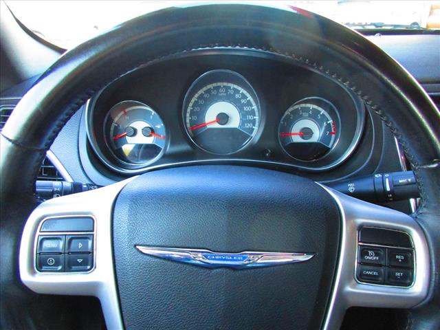 2013 Chrysler 200 Touring - Photo 12