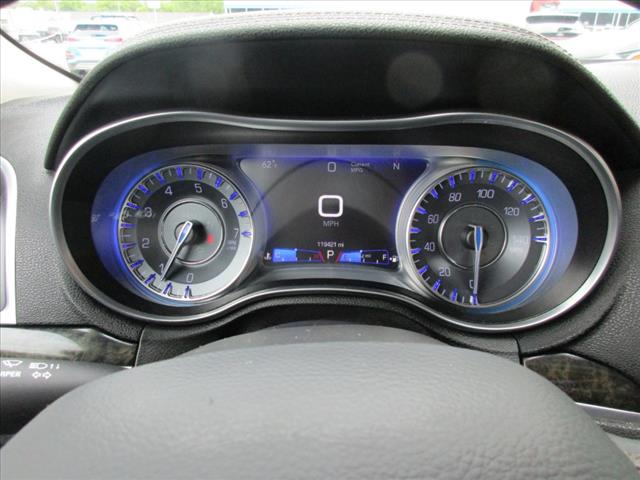 2018 Chrysler 300 Limited - Photo 12