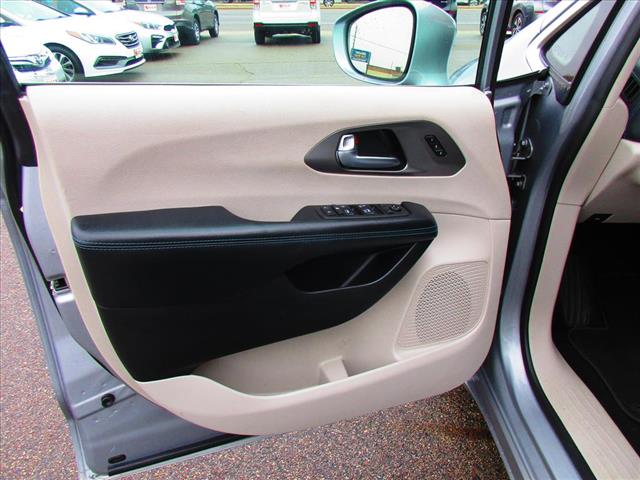 2021 Chrysler Pacifica Touring L - Photo 12