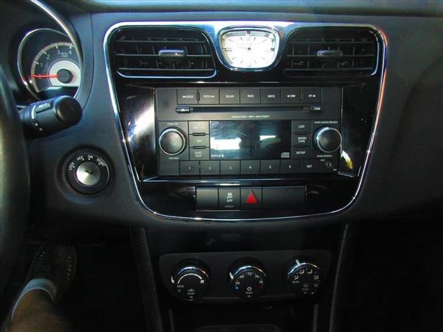 2013 Chrysler 200 Touring - Photo 13