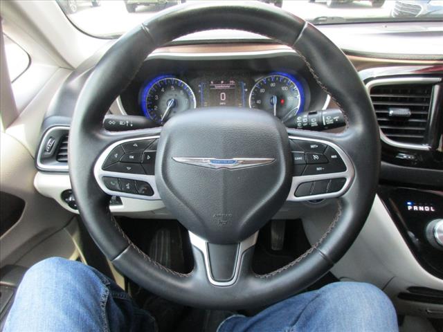 2017 Chrysler Pacifica Touring-L - Photo 16