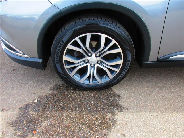 2017 Mitsubishi Outlander SE - Photo 16