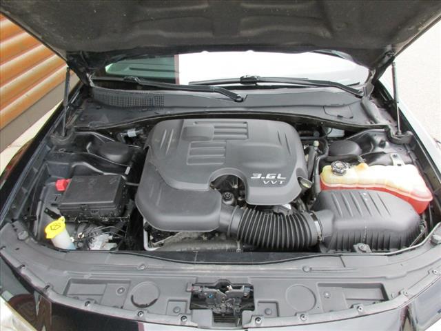 2018 Chrysler 300 Limited - Photo 17