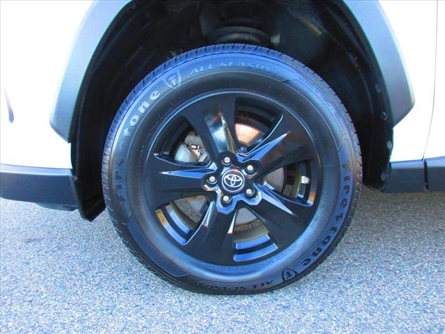 2019 Toyota RAV4 Hybrid LE - Photo 17