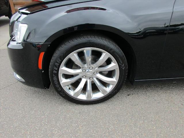 2018 Chrysler 300 Limited - Photo 18