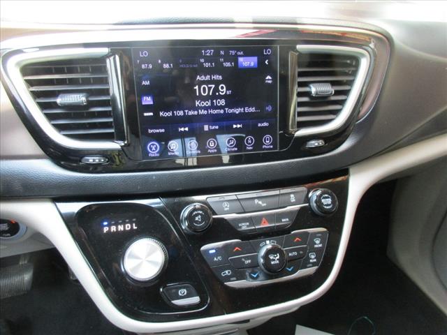 2017 Chrysler Pacifica Touring-L - Photo 18