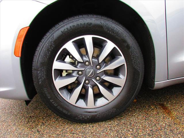 2021 Chrysler Pacifica Touring L - Photo 21