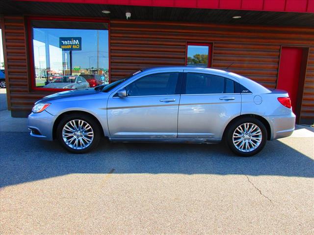 2013 Chrysler 200 Touring - Photo 2