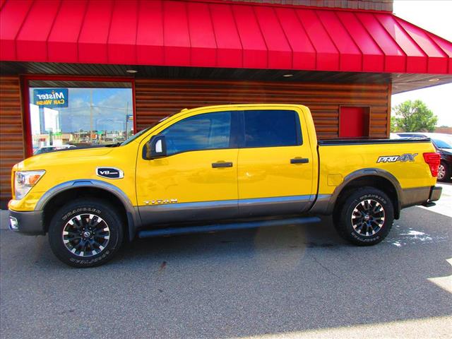 2017 Nissan Titan PRO-4X - Photo 2