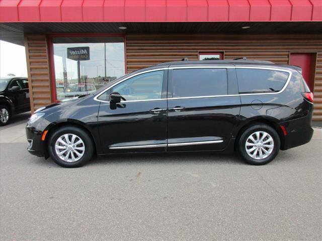 2017 Chrysler Pacifica Touring-L - Photo 2