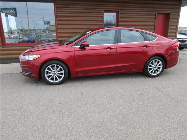 2017 Ford Fusion SE - Photo 2