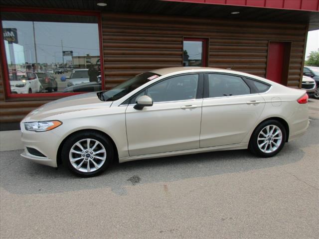 2017 Ford Fusion SE - Photo 2