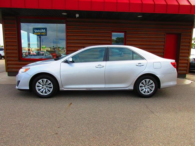 2014 Toyota Camry LE - Photo 2