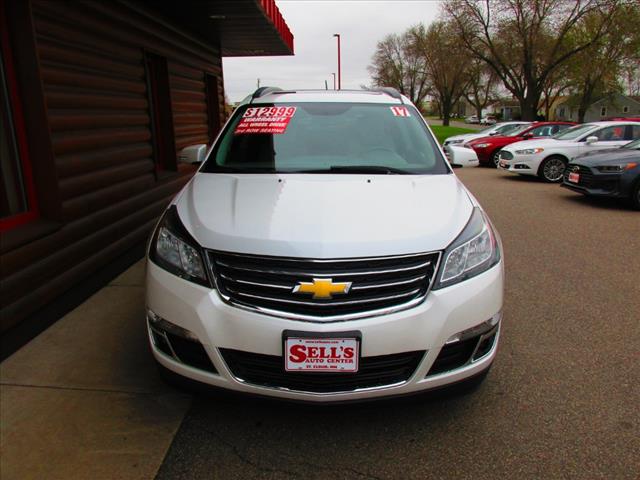 2017 Chevrolet Traverse LT - Photo 4