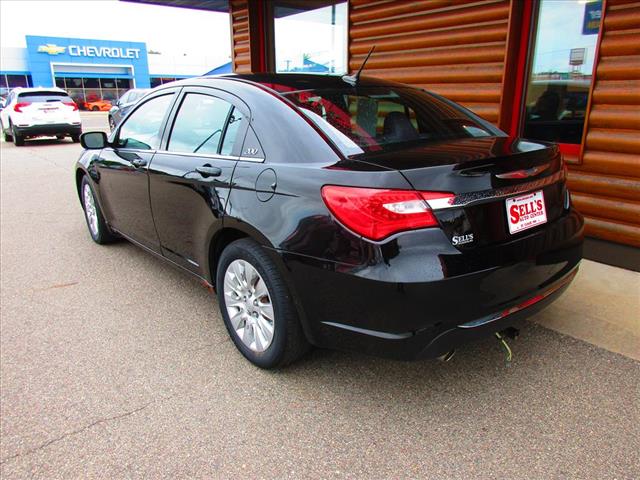 2013 Chrysler 200 LX - Photo 5