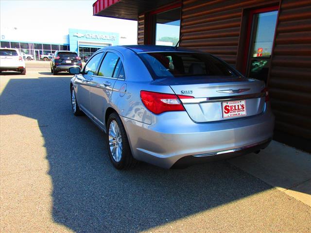 2013 Chrysler 200 Touring - Photo 5