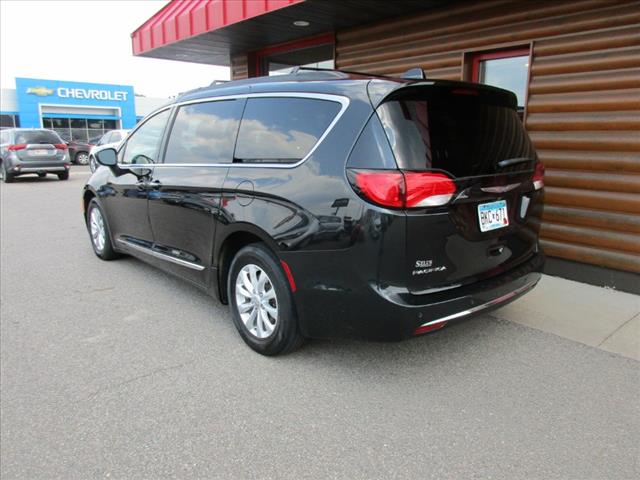 2017 Chrysler Pacifica Touring-L - Photo 5