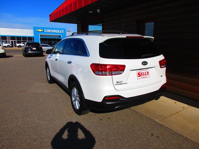 2017 Kia Sorento LX - Photo 5