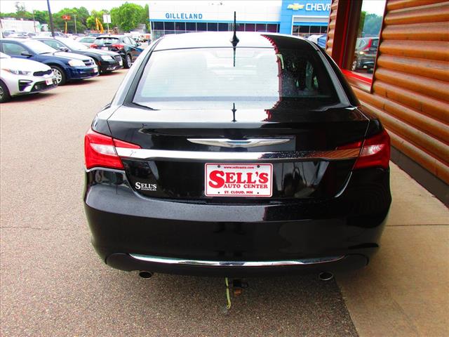 2013 Chrysler 200 LX - Photo 6