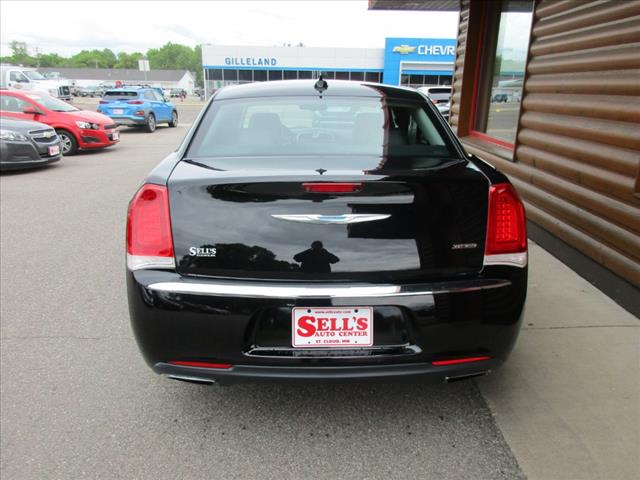 2018 Chrysler 300 Limited - Photo 6