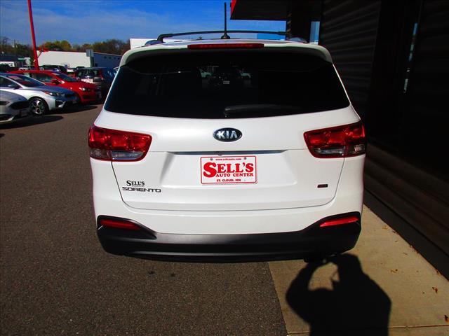 2017 Kia Sorento LX - Photo 6
