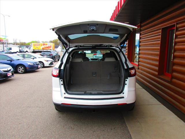 2017 Chevrolet Traverse LT - Photo 8