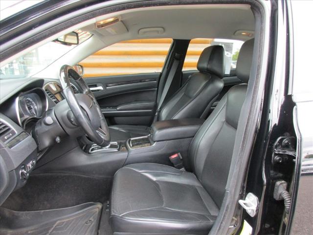 2018 Chrysler 300 Limited - Photo 8