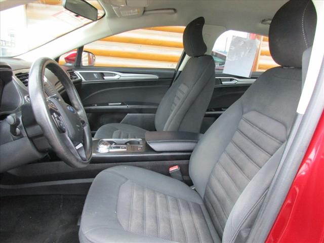 2017 Ford Fusion SE - Photo 9