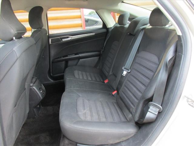 2017 Ford Fusion SE - Photo 9