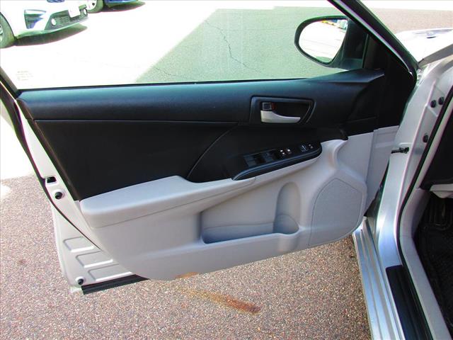 2014 Toyota Camry LE - Photo 9