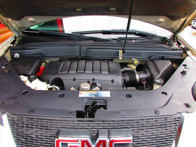https://cdn.getauto.com/photos/6/16186/17c/1GKKRNED7BJ409332-17c.jpg