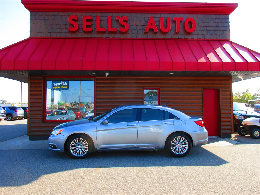 2013 Chrysler 200 Touring - main photo