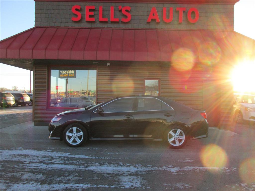 2014 Toyota Camry SE - main photo
